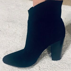 Vince Camuto gently worn suede black boots